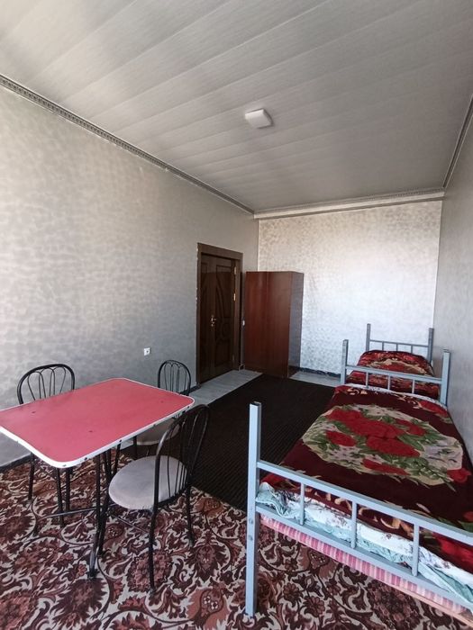 Тезда 1 хоналик квартира сотилади. 7 жтаж 8 этажлик янги лифтлик дом.