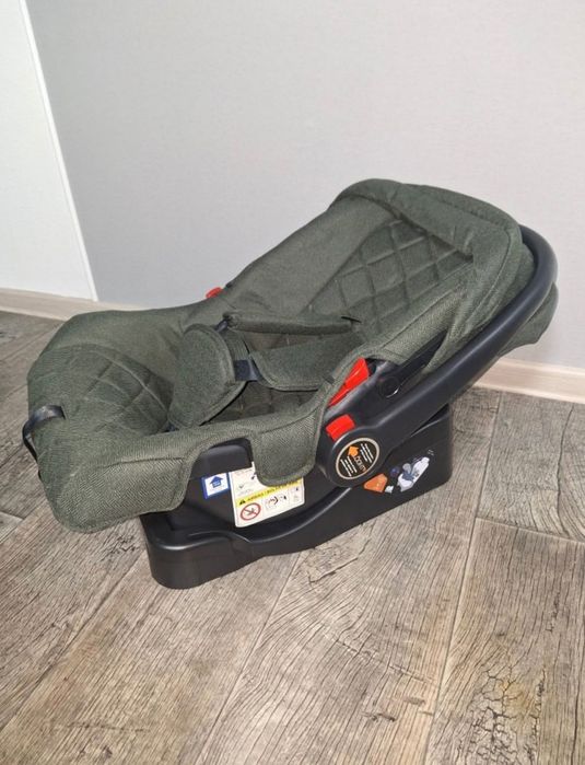 Коляска детская  ( 3 в 1 )