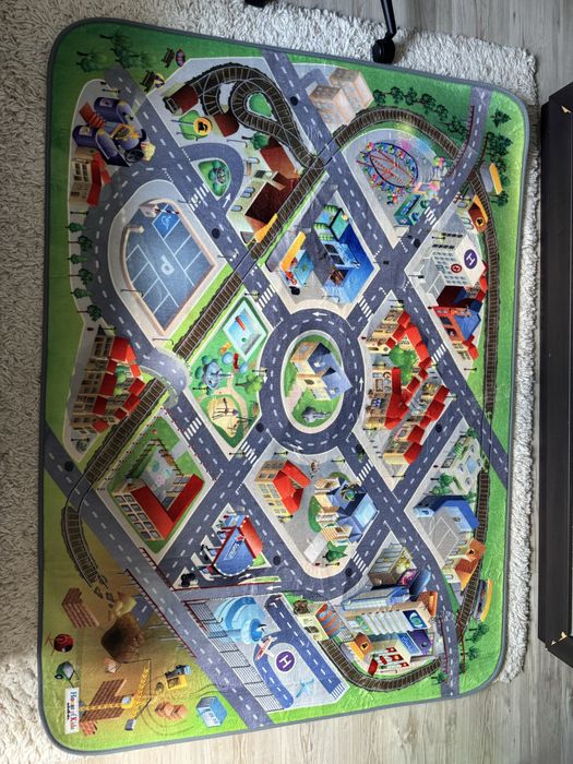 Детски килим тип град с улици - за момче