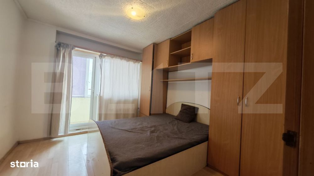 Apartament cu 3 camere,decomandat, zona Nufarul