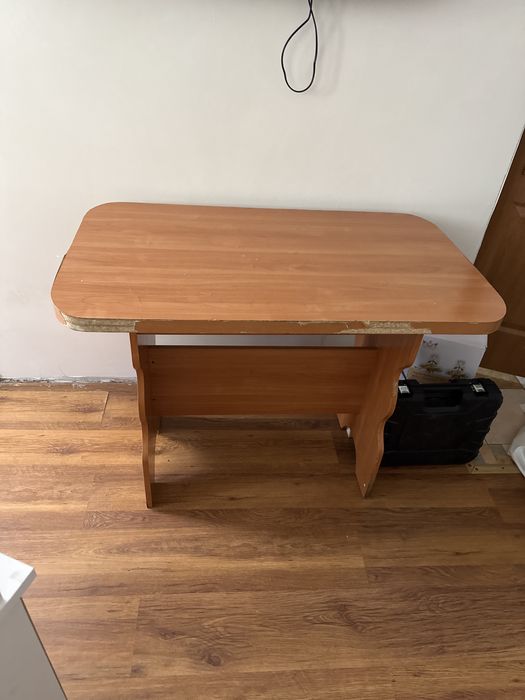 Продам кухонный стол