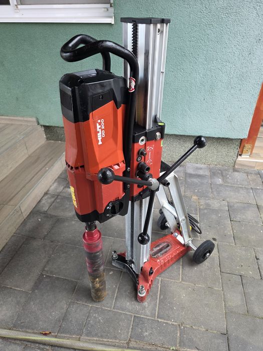 HILTI -  DD-200 .
