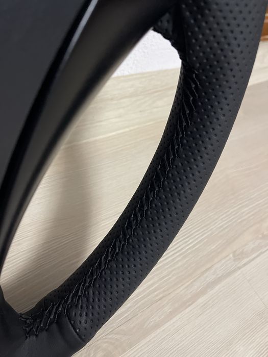 Volan BMW E60 retapițat recent