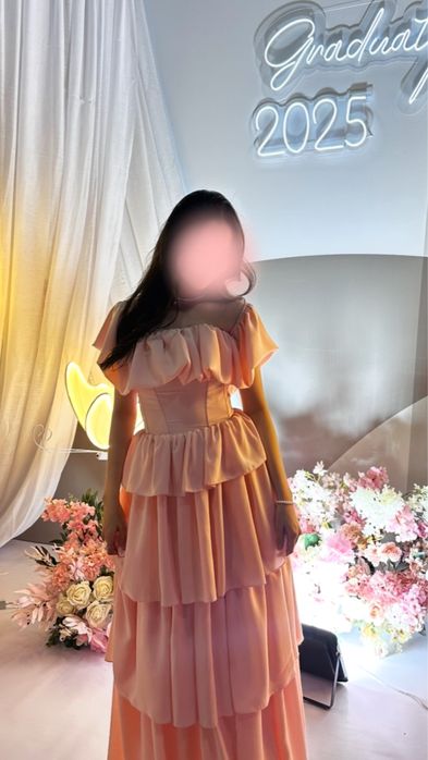 Нежно розовое вечернее платье