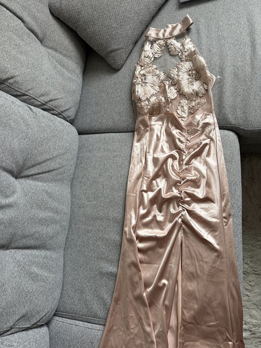 Бежова коктейлна рокля