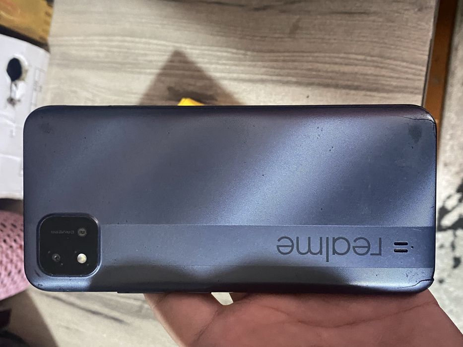 Realme C11 8/10.