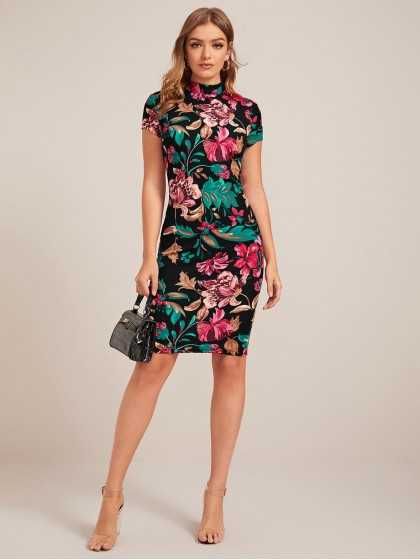 Рокля с флорални мотиви