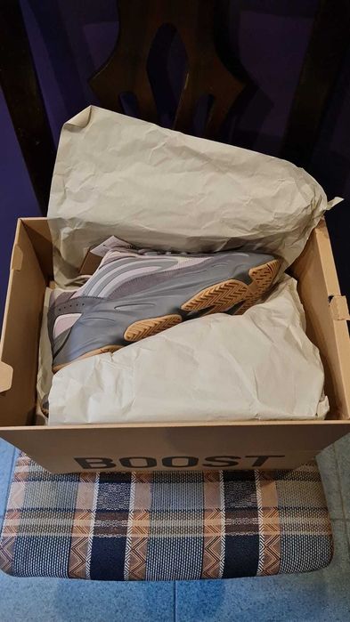 Adidas Yeezy Boost 700 V2