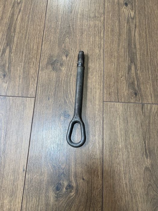 Буксировочный крюк АУДИ А8-Д2