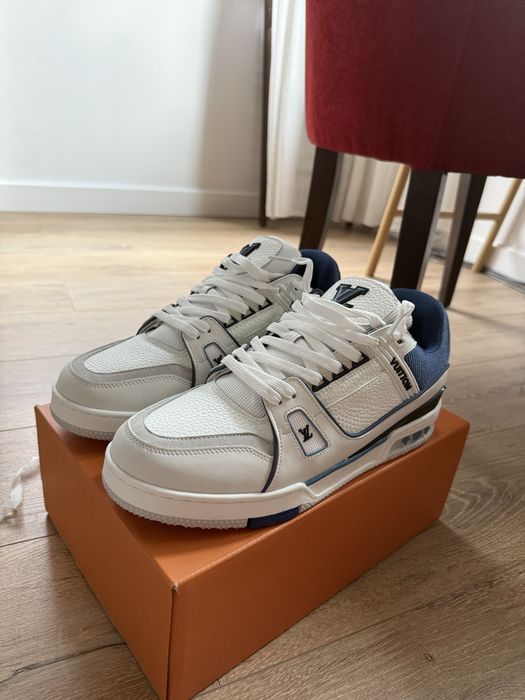 Lv trainer.
