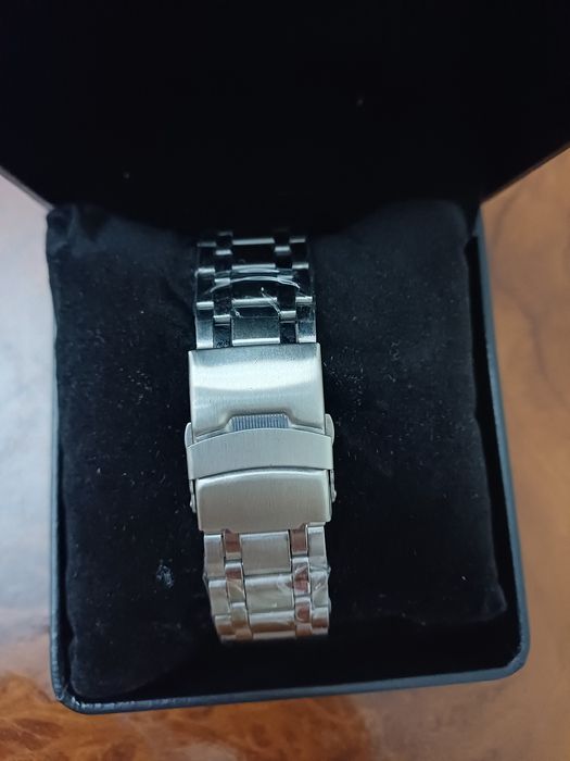 Продам мужские часы