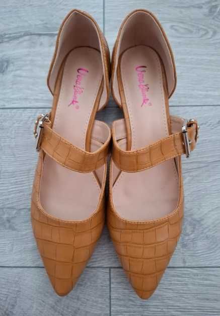 Vand pantofi dama marimea 40