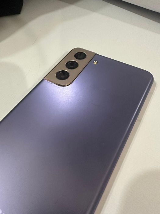 Самсунг S21 в отличном состоянии