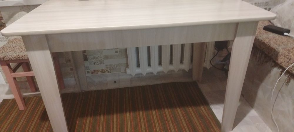 Продам кухонный стол