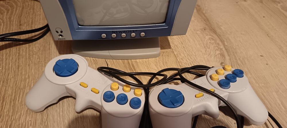 De vanzare mini Tv retro NEWBOSS+ 2 controlere functional