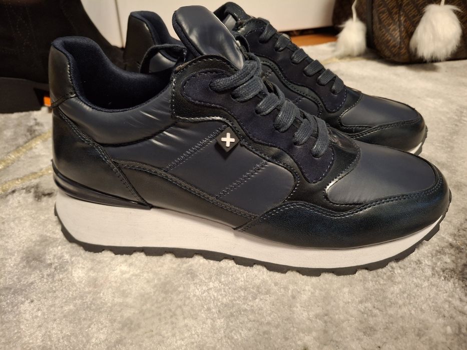 Adidasi nou cu eticheta marimea 40