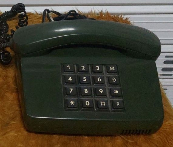Стари  телефон с шайба 10б