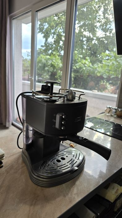 Кафемашина за еспресо Delonghi