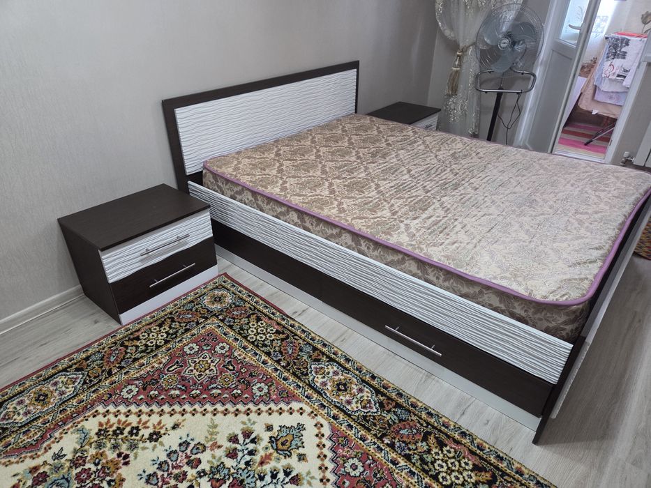 Кровать с тумбочками и комод
