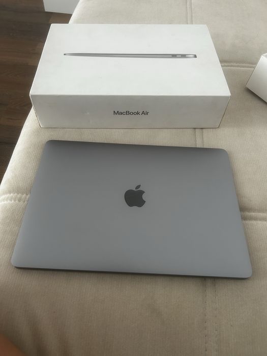 MacBook Air  este ca nou