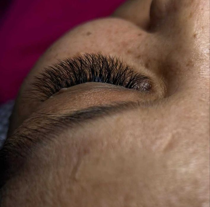 Наращивание ресниц с выездом к Вам