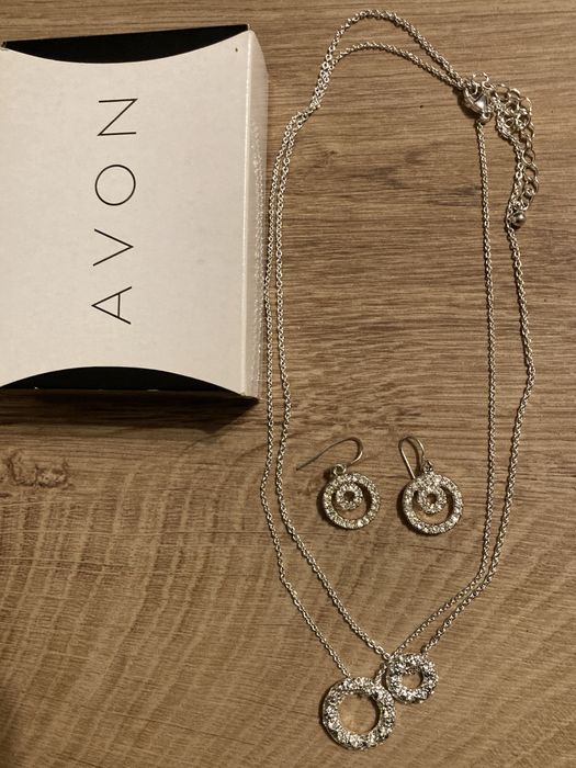Колие и обеци от Avon
