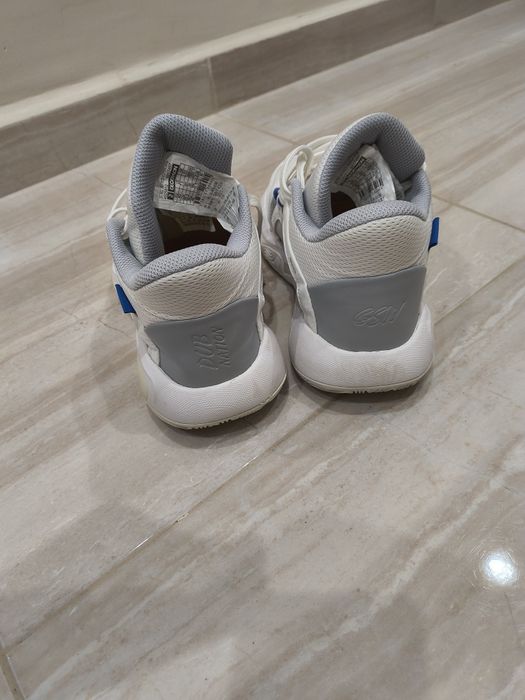 Баскетболни обувки