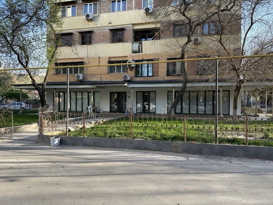 Ц-4 | Юнусабад - Продается нежилое помещение вдоль дороги 235м2