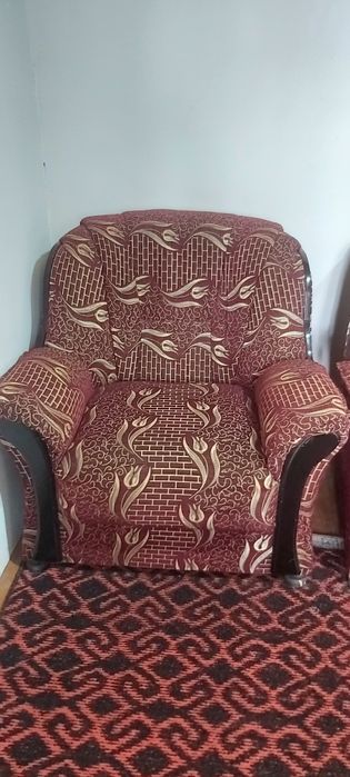 Yumshoq mebel divan kreslo totiladi