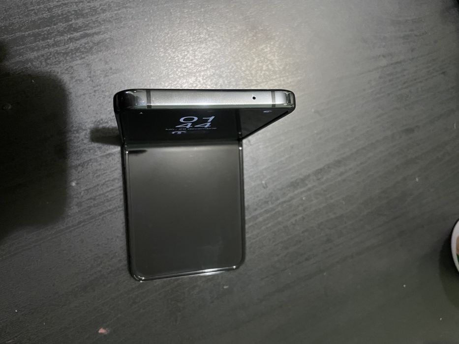 Z flip 4 impecabil
