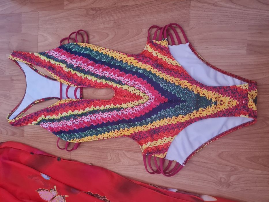 Бутиков цял бански и парео / универсален размер