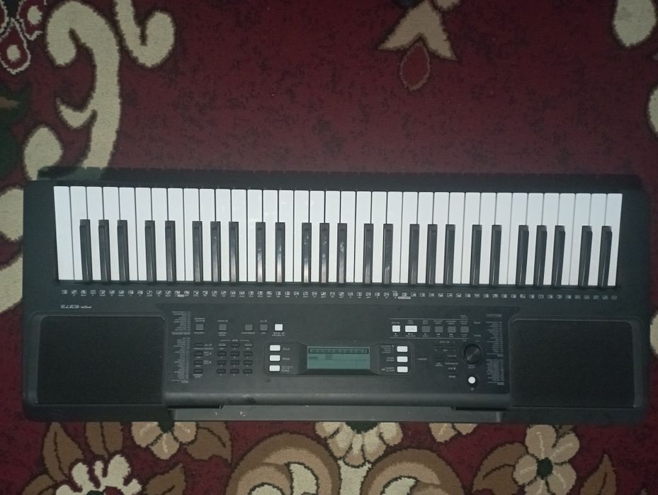 Yamaha e373 sintezator