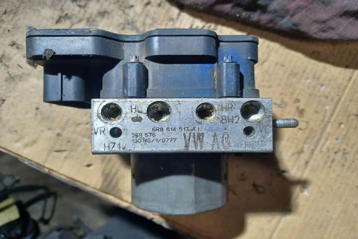Pompa ABS 6R0907379AS Volkswagen VW Polo a 4-a generatie 9N