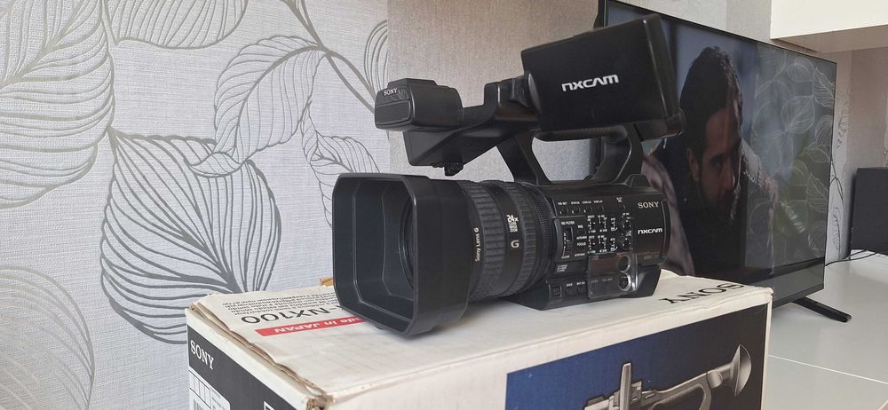 Продавам Sony HXR-NX100