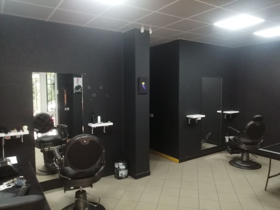 Spațiu comercial, cabinet ,,office ,etc. Gorjului Se poate și închiria și 1/2  cu 500e Propietar!