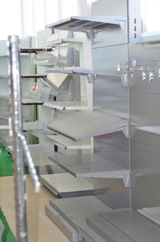 Метални стелажи тип гондола и крайстенни стелажи