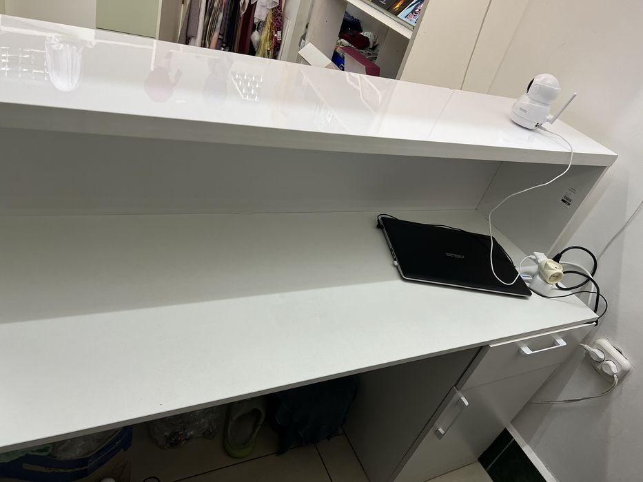 Продается стол рецепшн