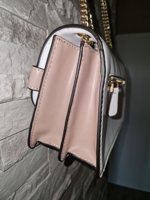 Оригинална чанта  guess