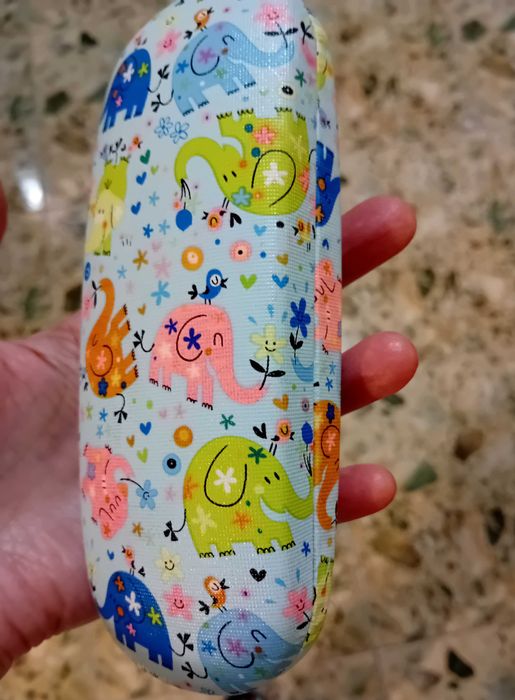 Детски слънчеви очила с твърд калъф