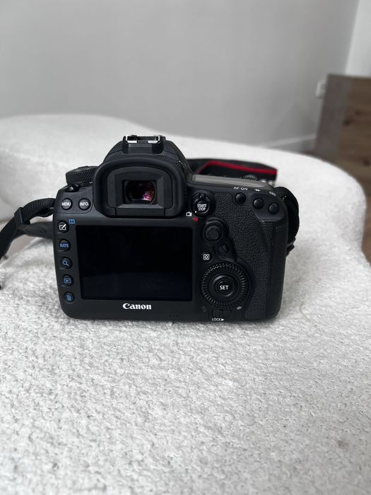 Продам Canon 5D mark 4 б/у
