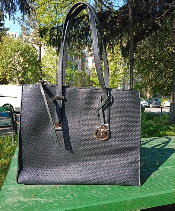 geanta miss lulu in stare foarte buna incapatoare