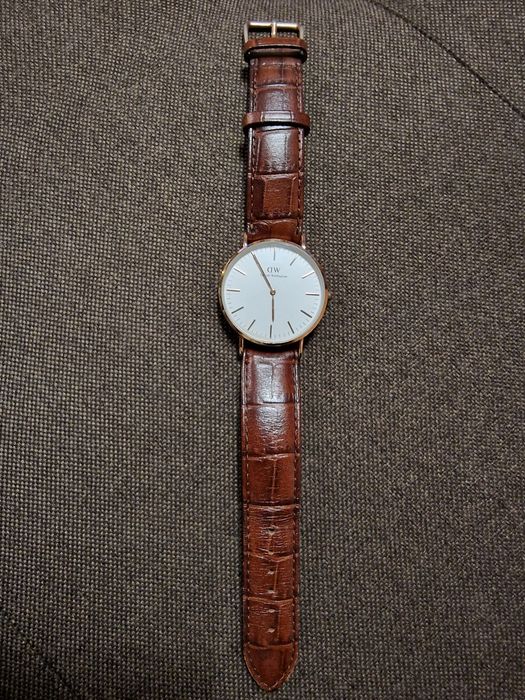 Продавам часовник