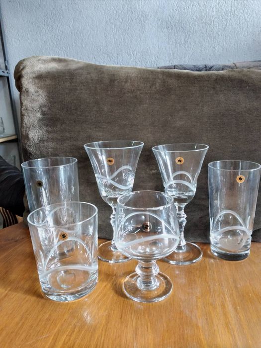 Кристални сервиви