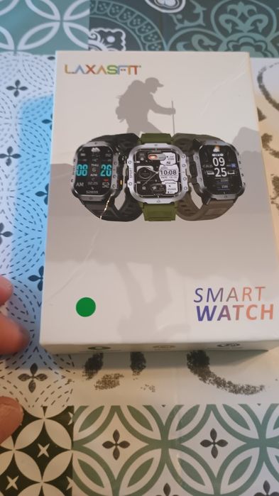 Смарт часовник чисто нов