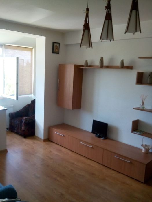 Vând mobila de sufragerie