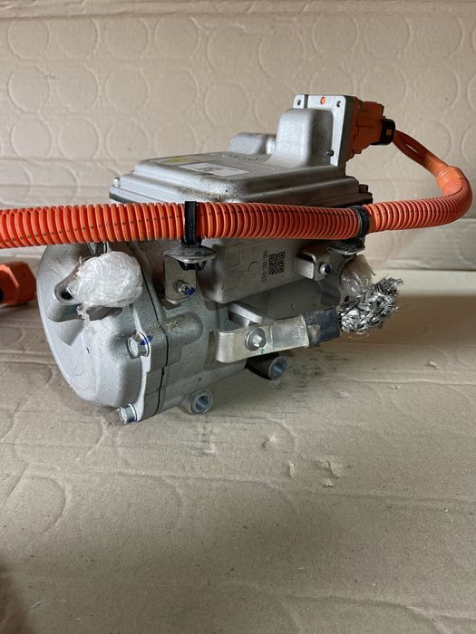 Compresor clima Dacia Spring 2 cod 926001217R an 2021-2025 complet