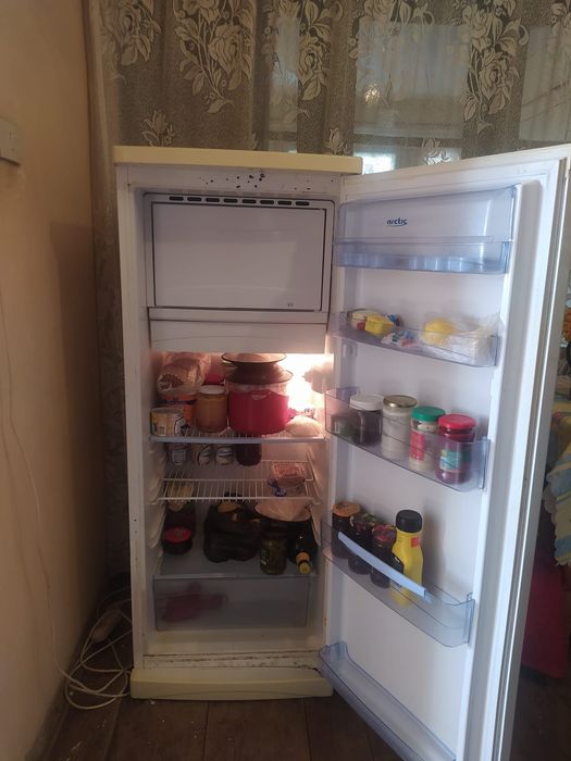 Vand congelator si frigider 400 lei fiecare