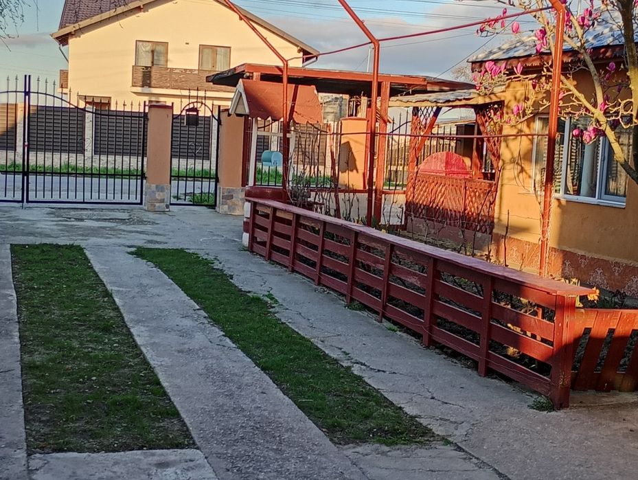 2 corpuri casa in Brătășanca Prahova