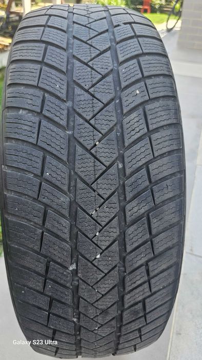 Vand 4 anvelope de iarna Vredestein 235/ 55/ R19 si o anvelopa de vara Michelin Primacy 4, 235/ 55 R19