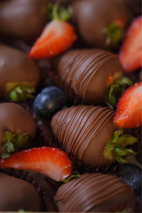 Клубника в шоколаде подарок на 8 марта